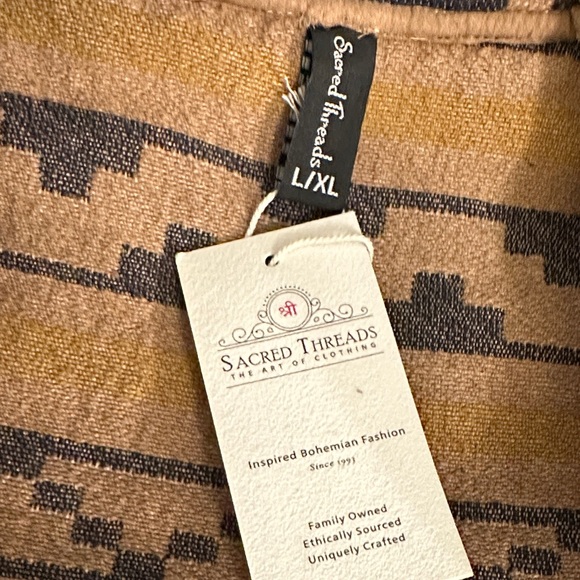 L/XL. NWT. Sacred Threads Yellow and Black Patterned Jacket. LG/GR/GR - Picture 4 of 5